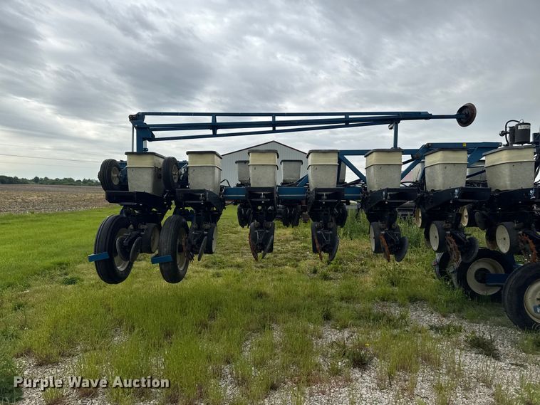 image for item ER0490 Kinze 2600 planter