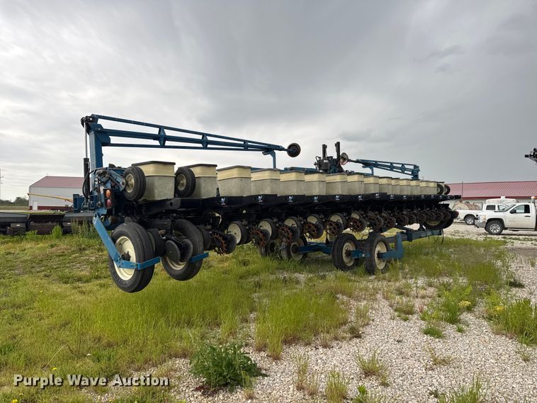 image for item ER0490 Kinze 2600 planter