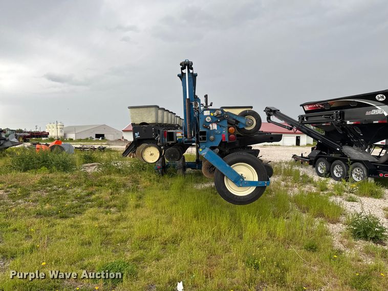 image for item ER0490 Kinze 2600 planter