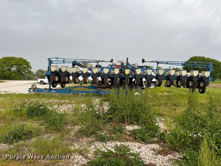 image for item ER0490 Kinze 2600 planter
