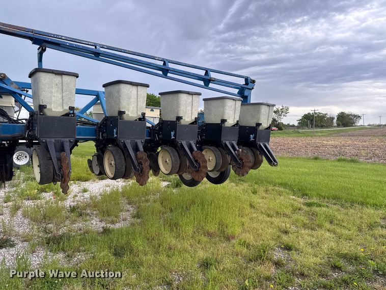 image for item ER0490 Kinze 2600 planter