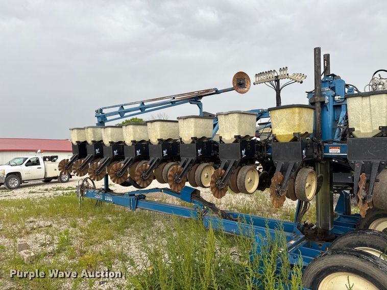 image for item ER0490 Kinze 2600 planter