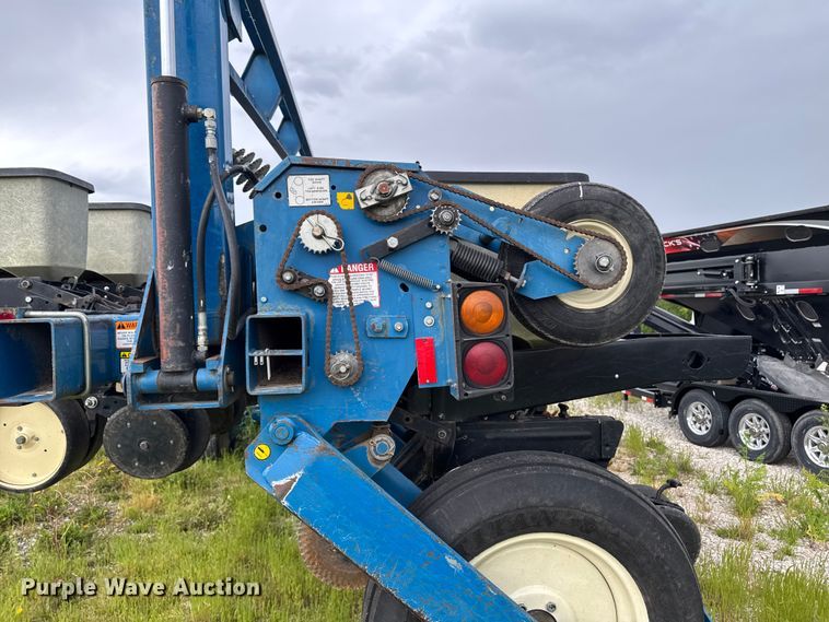 image for item ER0490 Kinze 2600 planter