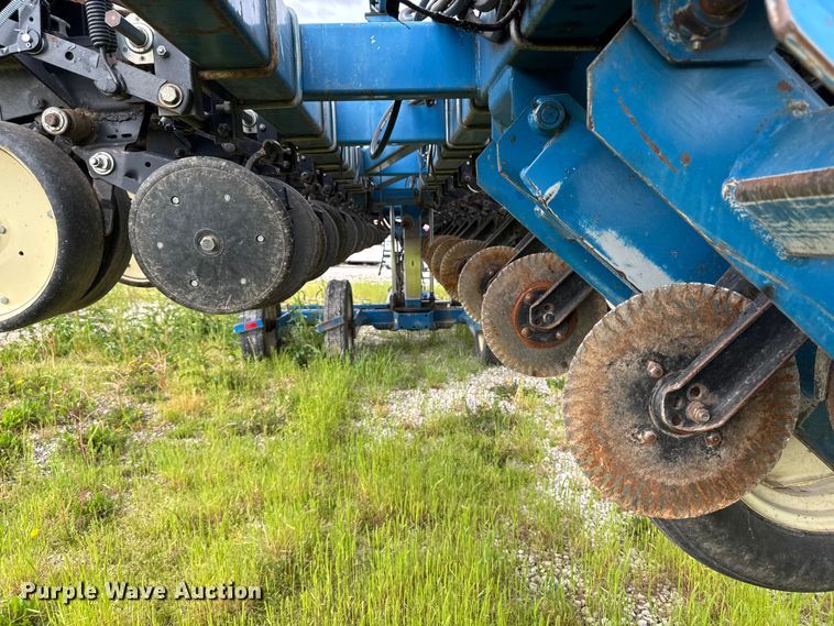 image for item ER0490 Kinze 2600 planter