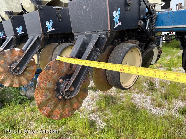 image for item ER0490 Kinze 2600 planter