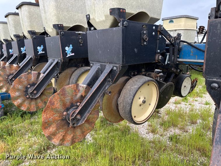 image for item ER0490 Kinze 2600 planter