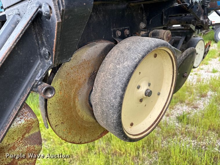 image for item ER0490 Kinze 2600 planter