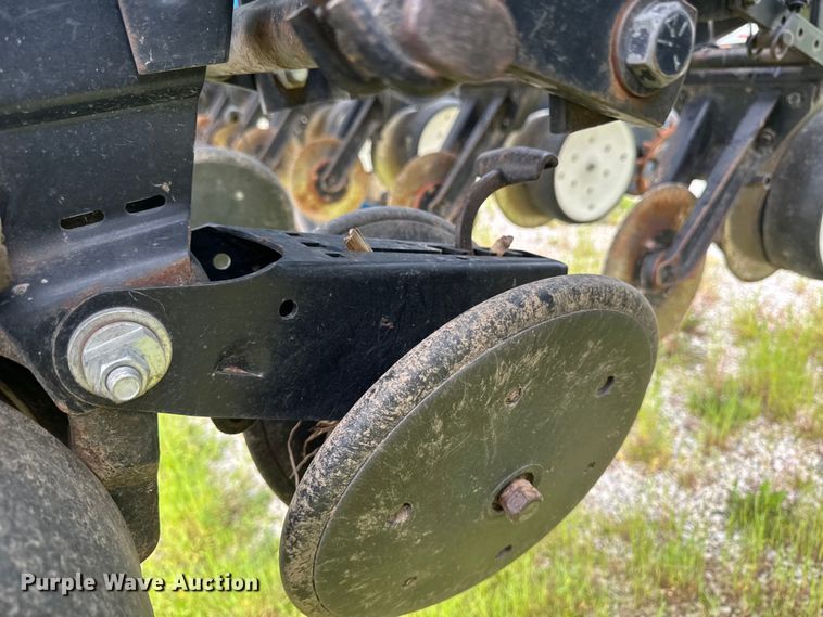 image for item ER0490 Kinze 2600 planter