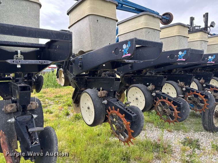 image for item ER0490 Kinze 2600 planter