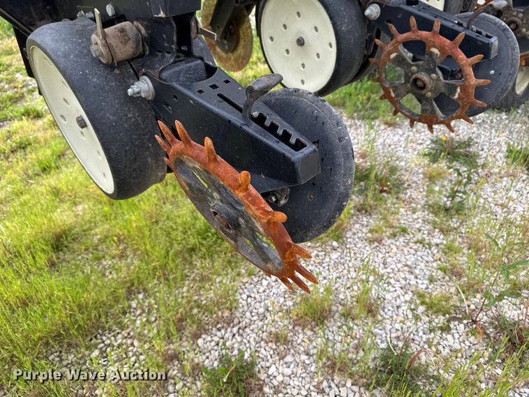 image for item ER0490 Kinze 2600 planter