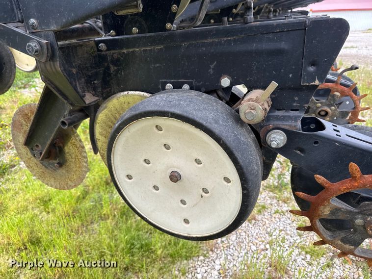 image for item ER0490 Kinze 2600 planter