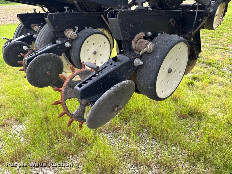 image for item ER0490 Kinze 2600 planter