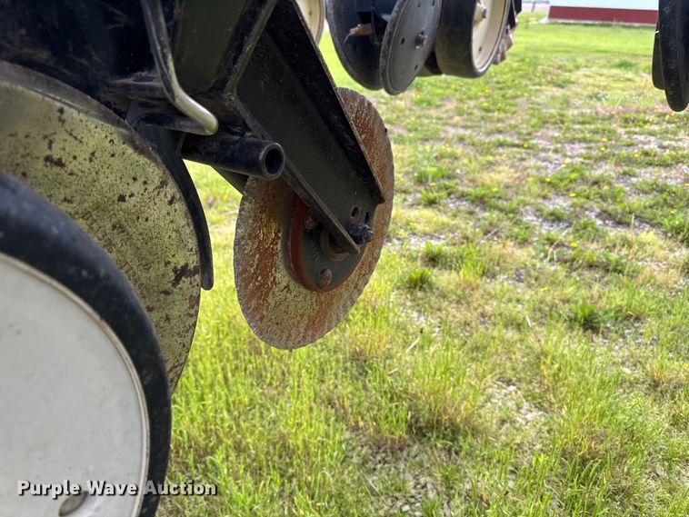 image for item ER0490 Kinze 2600 planter