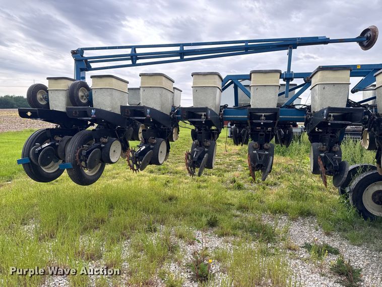 image for item ER0490 Kinze 2600 planter