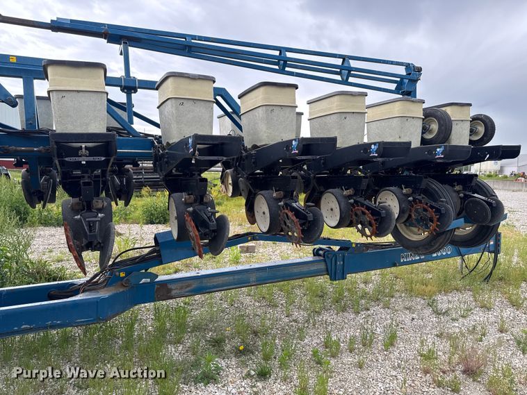 image for item ER0490 Kinze 2600 planter