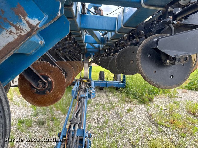 image for item ER0490 Kinze 2600 planter