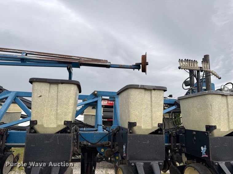 image for item ER0490 Kinze 2600 planter