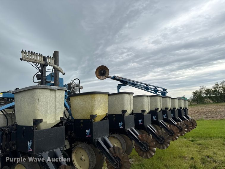 image for item ER0490 Kinze 2600 planter