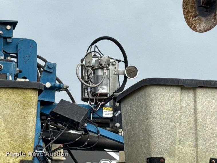 image for item ER0490 Kinze 2600 planter