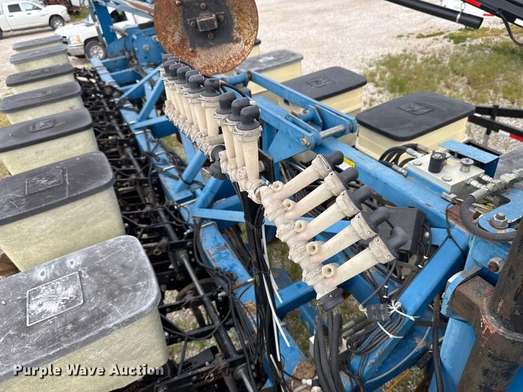 image for item ER0490 Kinze 2600 planter