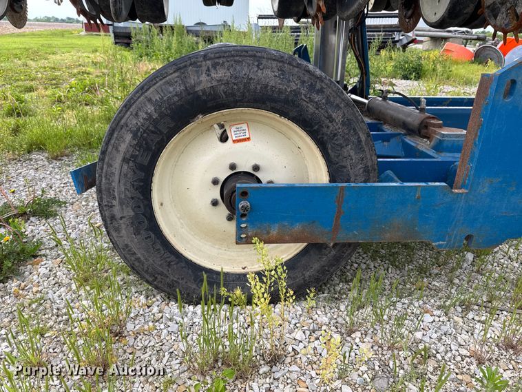 image for item ER0490 Kinze 2600 planter