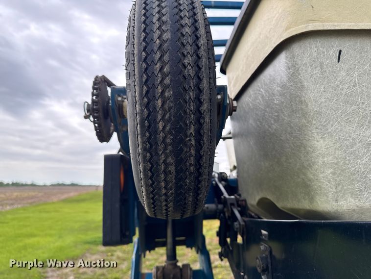 image for item ER0490 Kinze 2600 planter