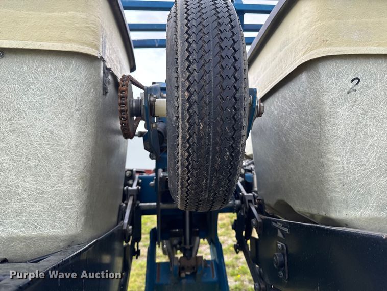 image for item ER0490 Kinze 2600 planter