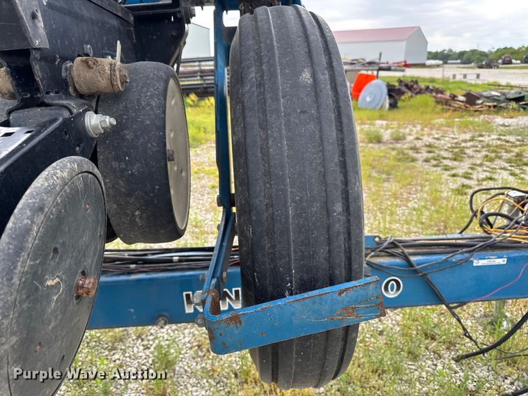 image for item ER0490 Kinze 2600 planter