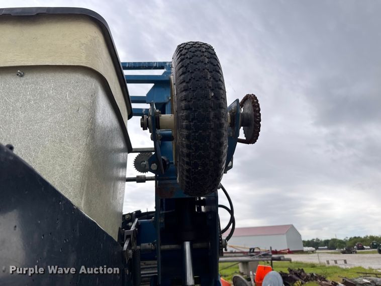 image for item ER0490 Kinze 2600 planter