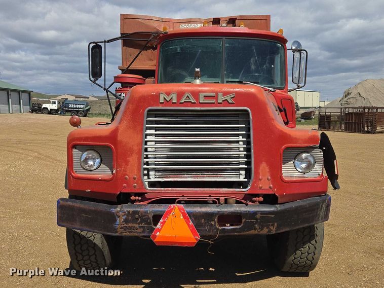 image for item ER1524 1989 Mack DM690S manure spreader truck