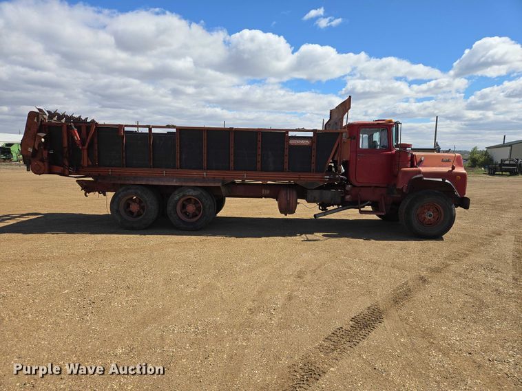 image for item ER1524 1989 Mack DM690S manure spreader truck