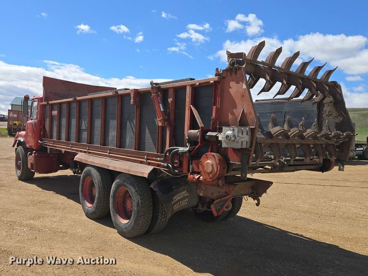 image for item ER1524 1989 Mack DM690S manure spreader truck