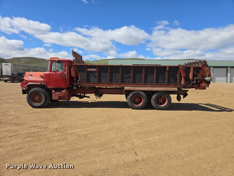 image for item ER1524 1989 Mack DM690S manure spreader truck