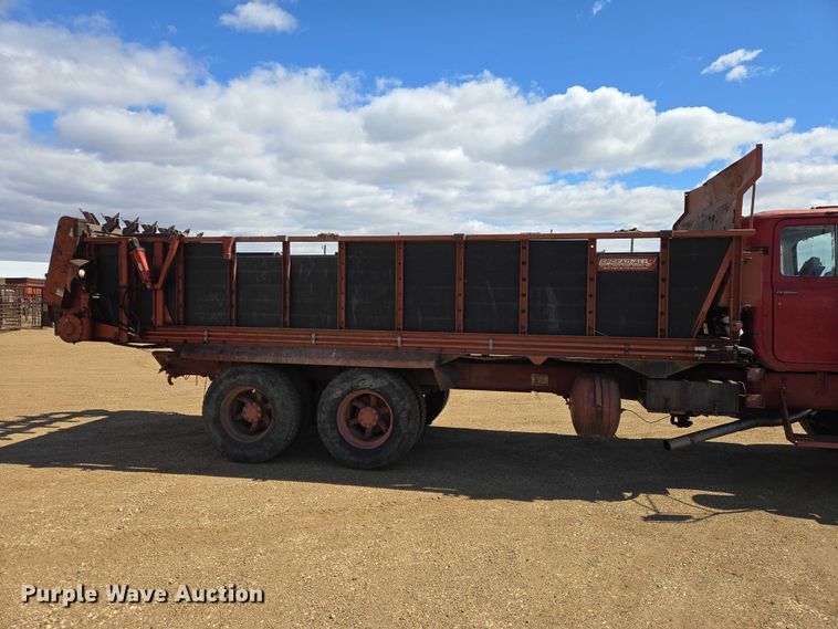 image for item ER1524 1989 Mack DM690S manure spreader truck