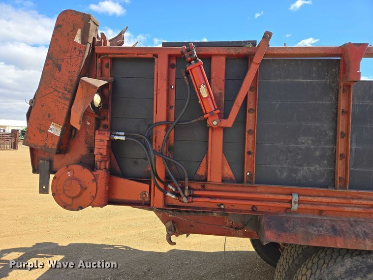 image for item ER1524 1989 Mack DM690S manure spreader truck