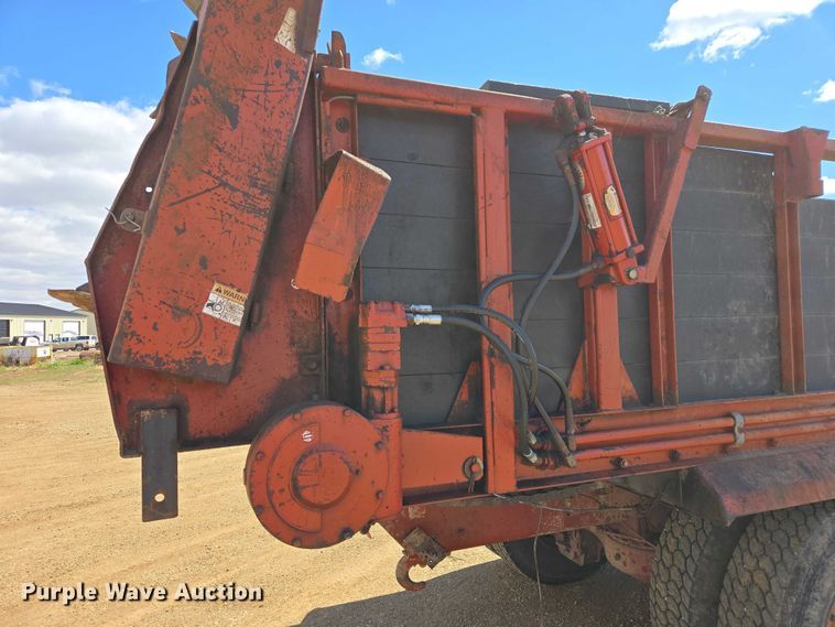 image for item ER1524 1989 Mack DM690S manure spreader truck