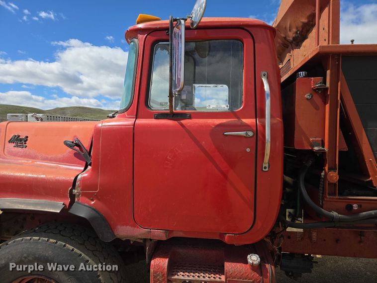 image for item ER1524 1989 Mack DM690S manure spreader truck