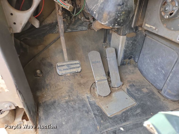 image for item ER1524 1989 Mack DM690S manure spreader truck