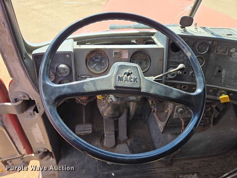 image for item ER1524 1989 Mack DM690S manure spreader truck