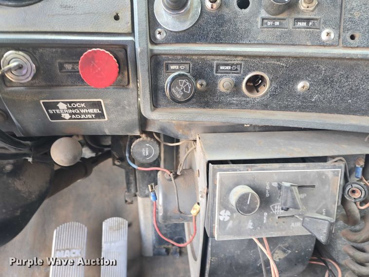 image for item ER1524 1989 Mack DM690S manure spreader truck