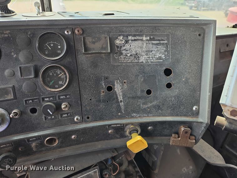 image for item ER1524 1989 Mack DM690S manure spreader truck