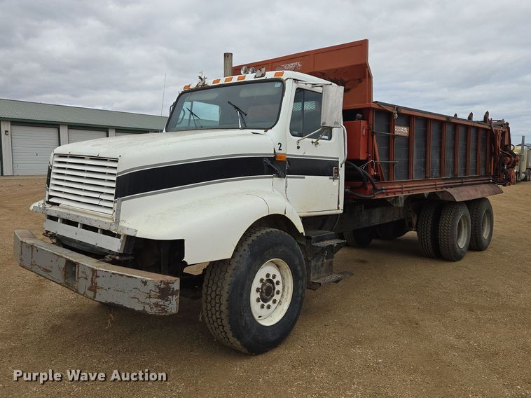 image for item ER1525 1991 International 8200 manure spreader truck