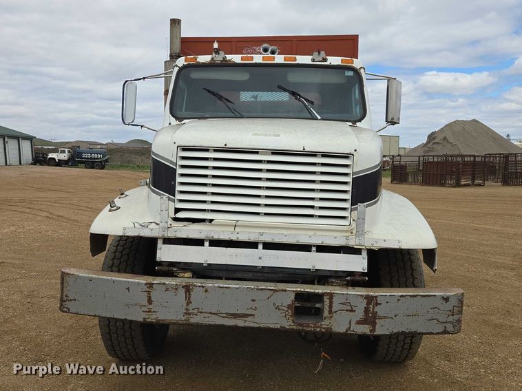 image for item ER1525 1991 International 8200 manure spreader truck