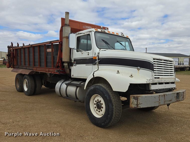 image for item ER1525 1991 International 8200 manure spreader truck