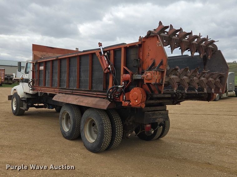 image for item ER1525 1991 International 8200 manure spreader truck