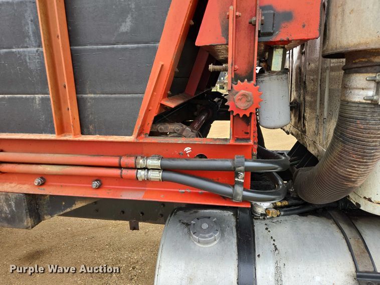 image for item ER1525 1991 International 8200 manure spreader truck