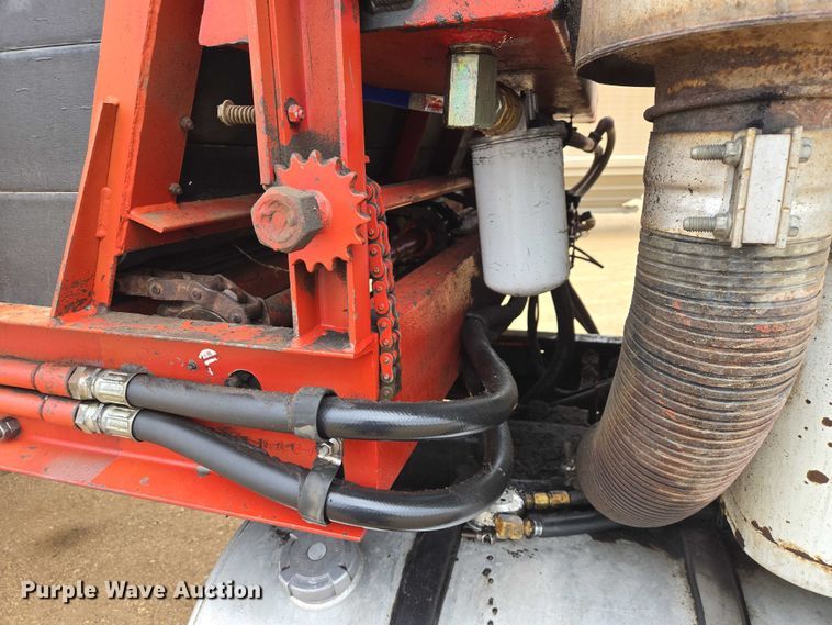 image for item ER1525 1991 International 8200 manure spreader truck