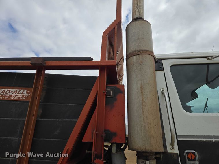 image for item ER1525 1991 International 8200 manure spreader truck