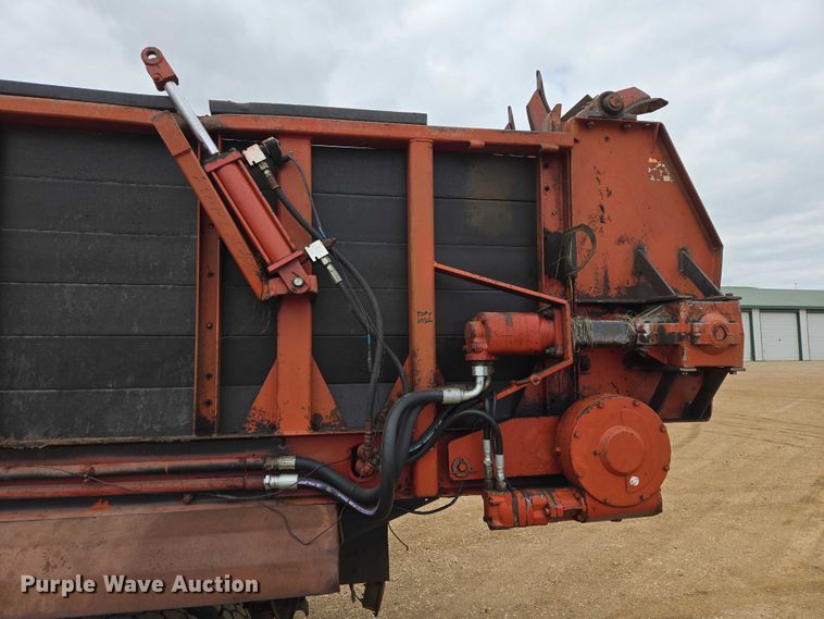 image for item ER1525 1991 International 8200 manure spreader truck