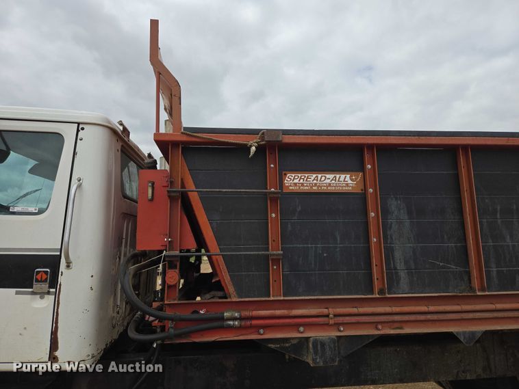 image for item ER1525 1991 International 8200 manure spreader truck